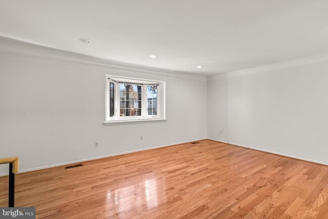 Building Photo - 10 Holly Rd