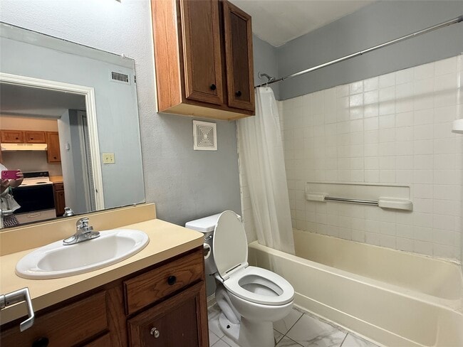 Photo - 304 Dell Ct