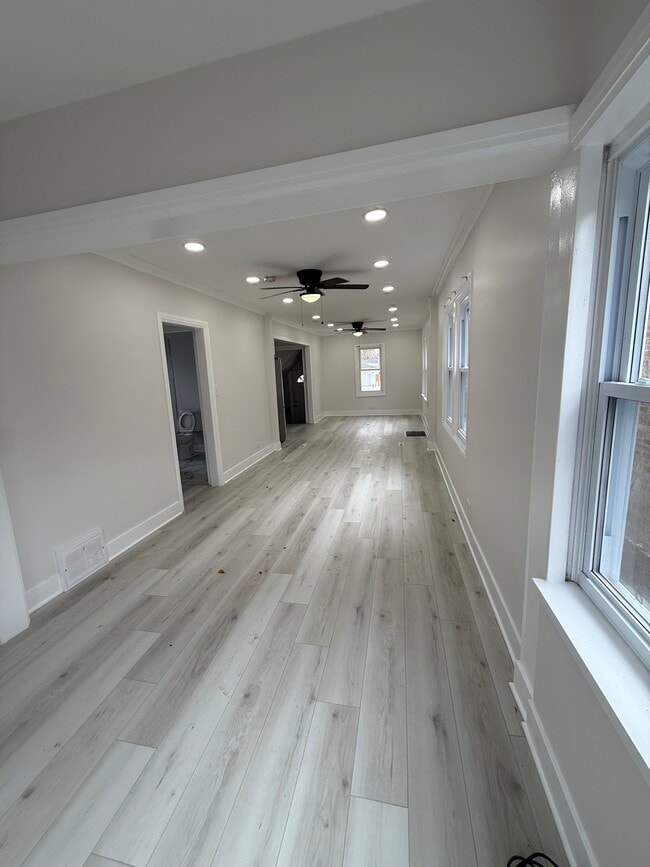 Building Photo - 2011 Grey Ave