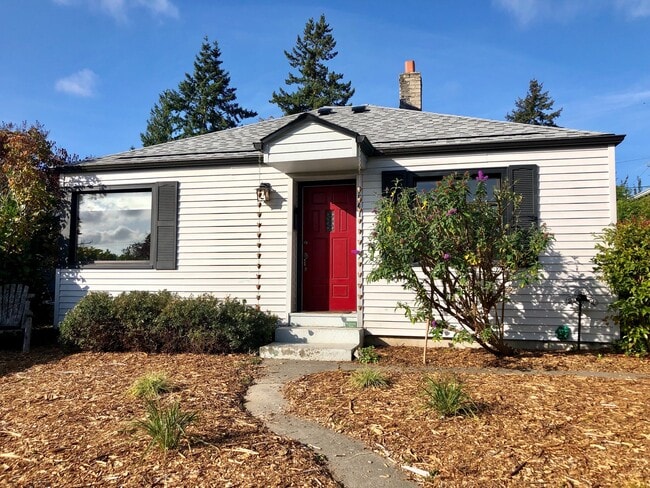 Charming 2BD Cottage in Westwood – Availab... - Charming 2BD Cottage in Westwood – Availab... House
