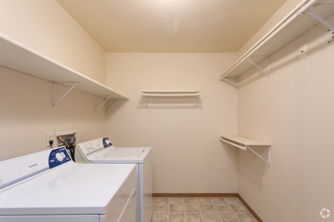 BREEZEWOOD APARTMENTS