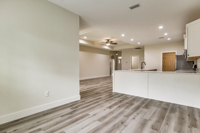 Photo - 6809 Water St