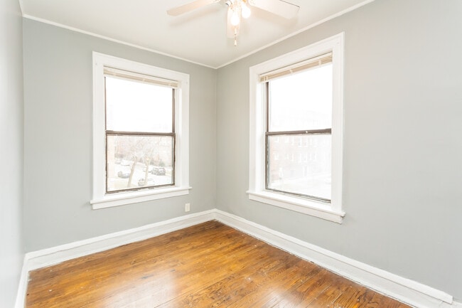 Photo - 6949 S Paxton Ave Casa Adosada