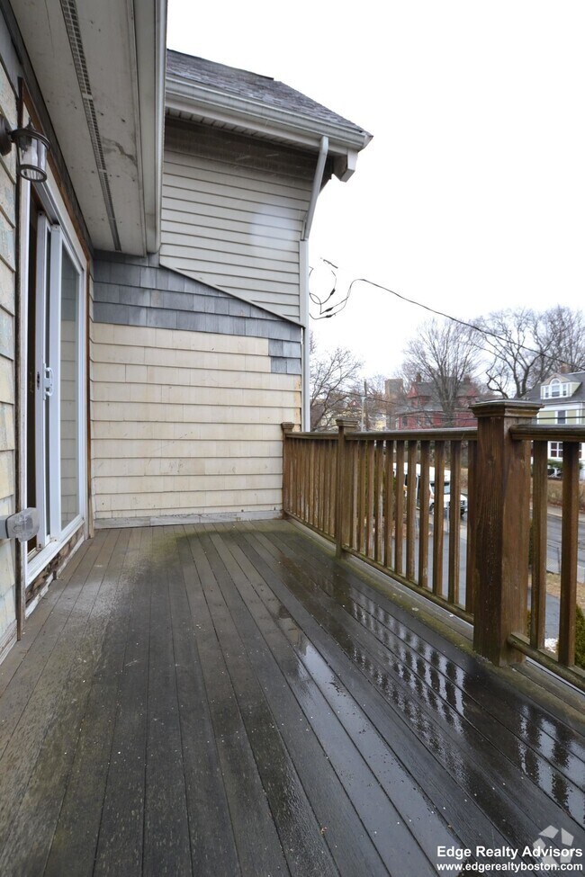Building Photo - 7 Sparhawk St Unit 2 Rental