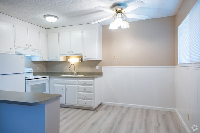 1BR, 1BA - 450SF Kitchen