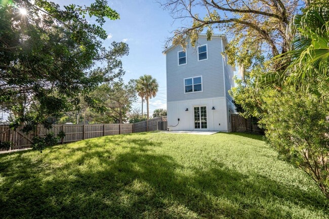 Photo - 524 Arricola Ave