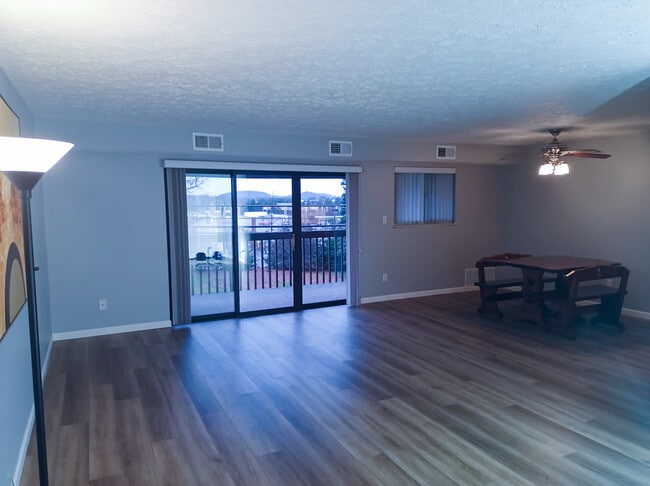 Building Photo - 1203 Dutilh Rd Unit 9