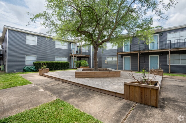 Patio - Courtyard Estates