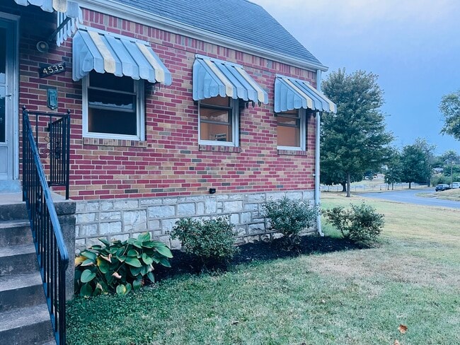 Photo - 4535 Wabash Ave