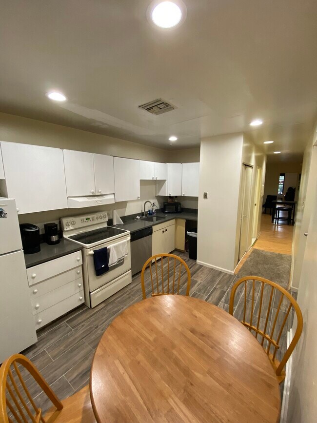 Photo - 744 South St Unit 3