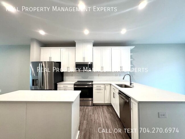 Photo - 528 Billingsley Rd