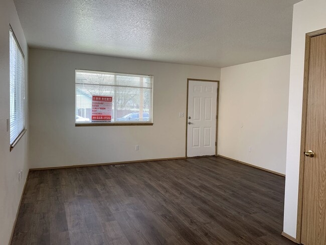 Photo - 3 bedroom, 2 1/2 bath home in quiet Scappo...