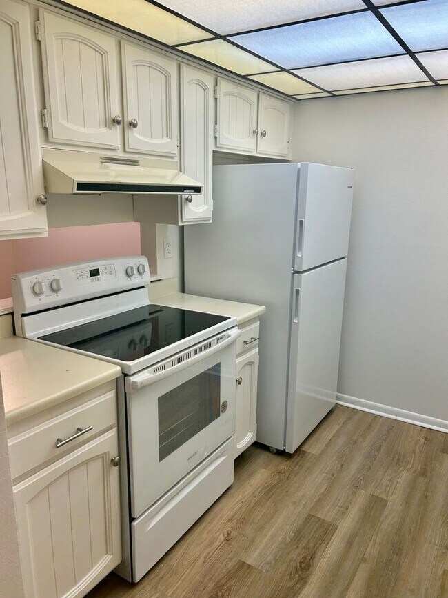 Photo - Spacious 1 bed/one bath in Aurora Unit C4