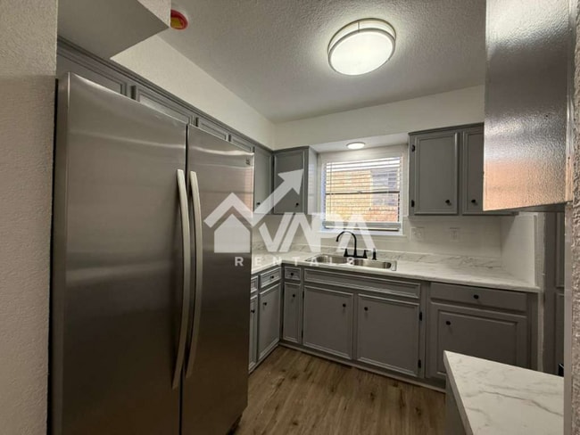 Photo - 4103 Family Tree Dr