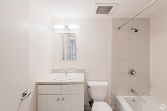 1 BR, 1 BA
