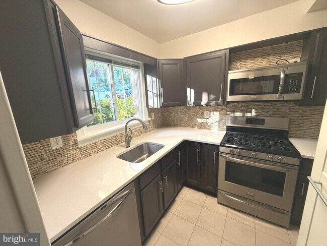 Photo - 1608 Mt Eagle Pl