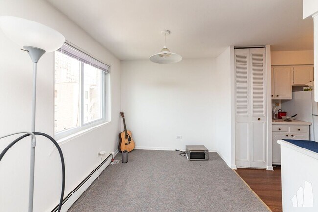 Photo - 520 W Aldine Ave Unit 304