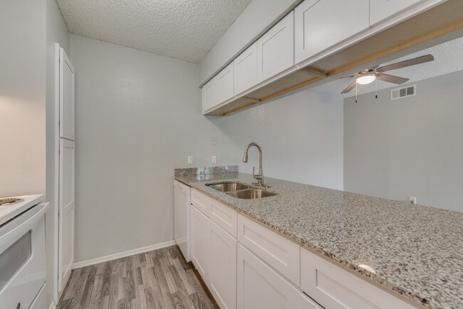 Building Photo - ROCHELLE PLACE Rental