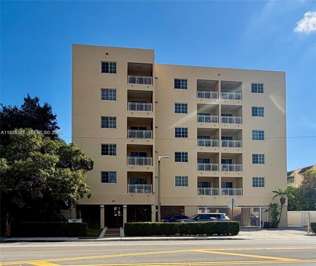 Building Photo - 601 SW 37th Ave Unit 304