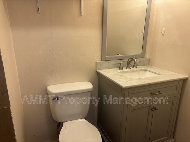 Photo - 145 E Main St