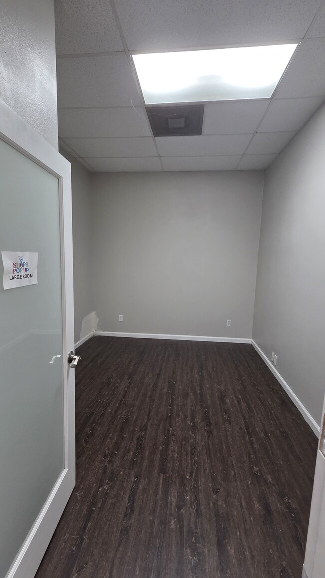 Building Photo - 7235 Glenview Dr Unit B1