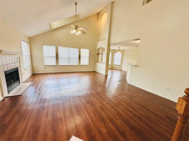 Photo - 1600 Primrose Trail
