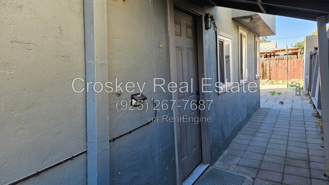 463 E 9th St Unidad B