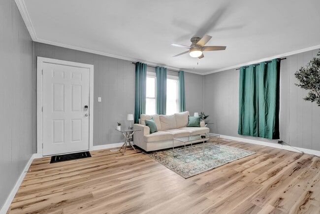 Building Photo - 1709 Clay St