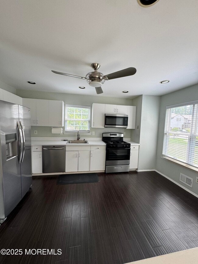 Photo - 81 Atrium Way