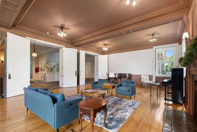 Photo - Austin Manor