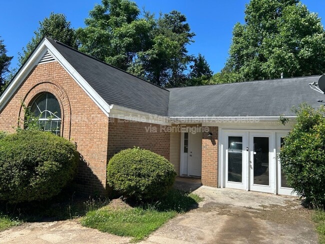 Building Photo - 103 Waterford Way