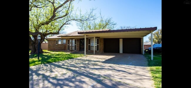 Building Photo - 906 Dosia Cir