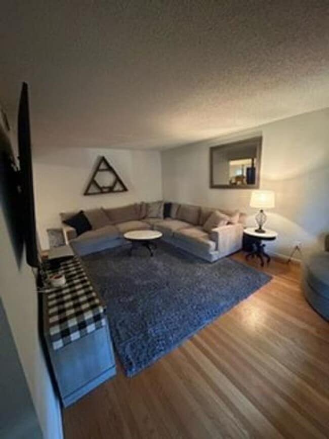 Photo - Adorable 3/2 Central Sacramento! PLEASE READ ENTIRE AD FOR VIEWINGS!