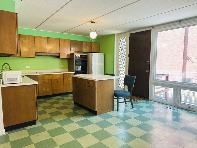 Building Photo - Hyde Park Town-House for Rent