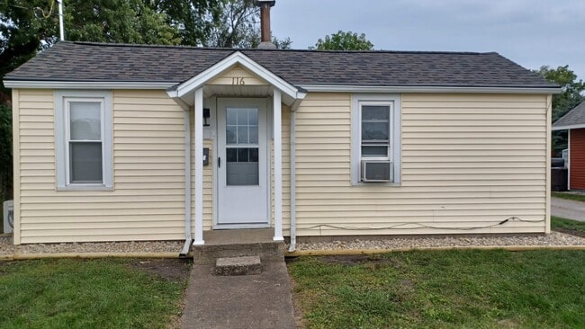 North entry - 116 Railroad Ave Rental