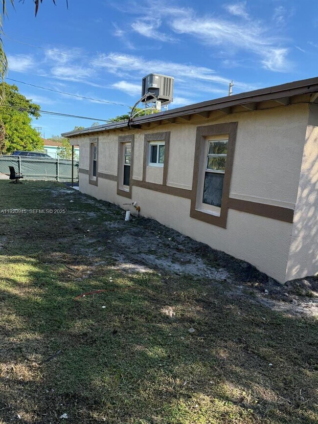 Photo - 631 NW 17th Ave