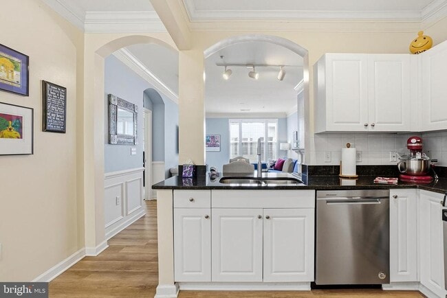 Photo - 27 Booth St Unidad 345