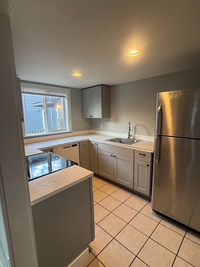 Photo - "Charming 2-Bed Retreat in Seattle's Heart – Cozy 840 Sq Ft Haven on 14th Ave West!" Unit B