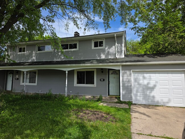 Building Photo - Townhome with attached garage