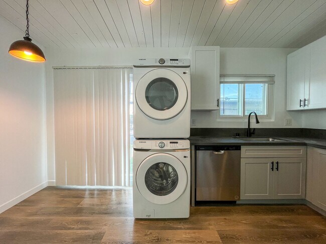 Photo - 3315 W 104th St