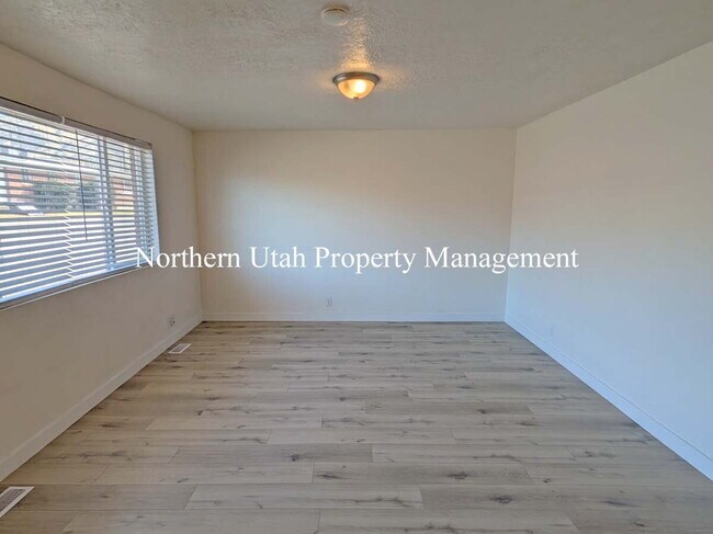 526 Mac Ln
