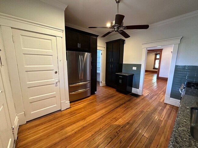 Photo - Hunter Ave 1045-1047 GW2 Unidad 1047