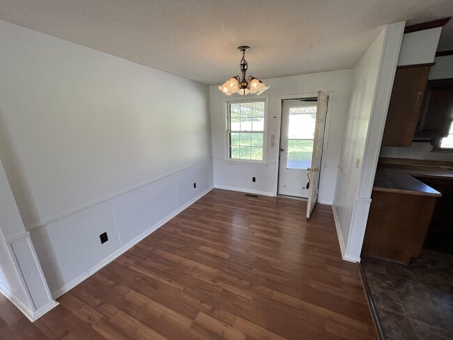 Photo - 1060 E Martin Ln