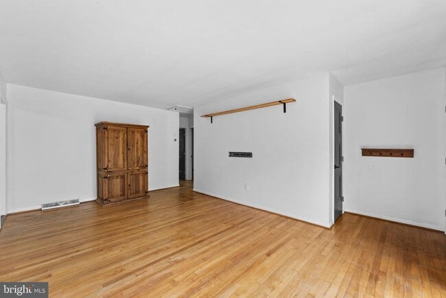 Photo - 203 Maple St