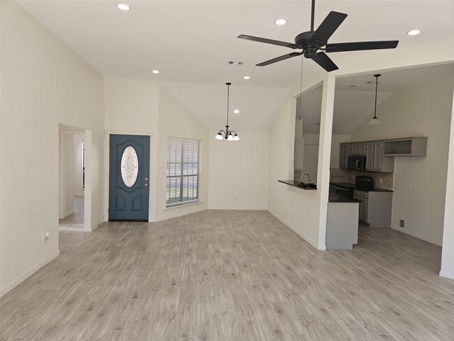 Photo - 4426 Waterfall Way