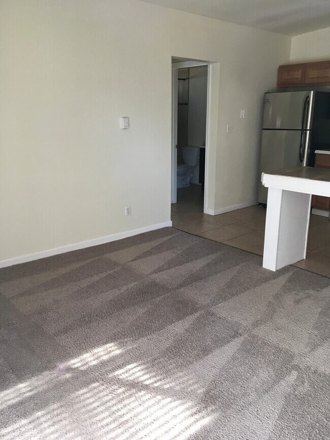 Spanaway 1bdr 1bath w/ off street park & short distance to Spanaway Lake