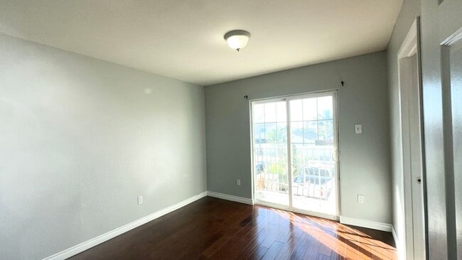 Photo - 2235 Cloyne St