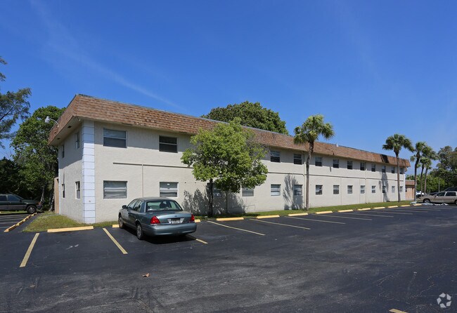 River Oaks Apartments For Rent in Oakland Park, FL