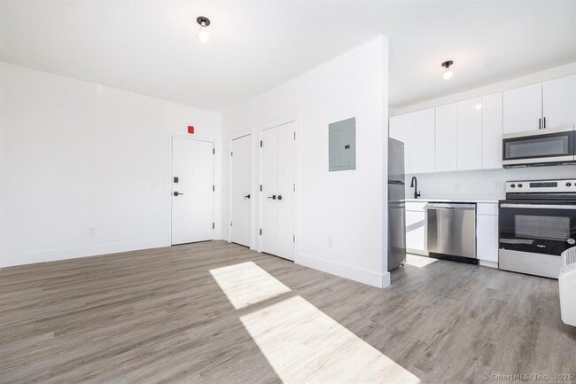 Photo - 1252 Main St Unidad 402