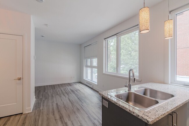 Photo - 6600 Av. de Darlington Unit 105
